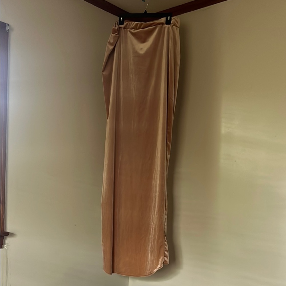 PrettyLittleThing Velvet Maxi Skirt in Champagne